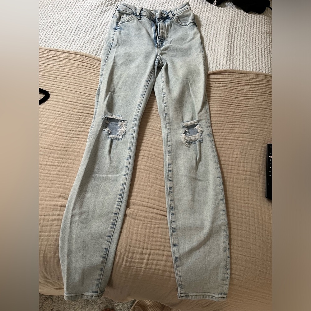 Like new - icy ripped jeans